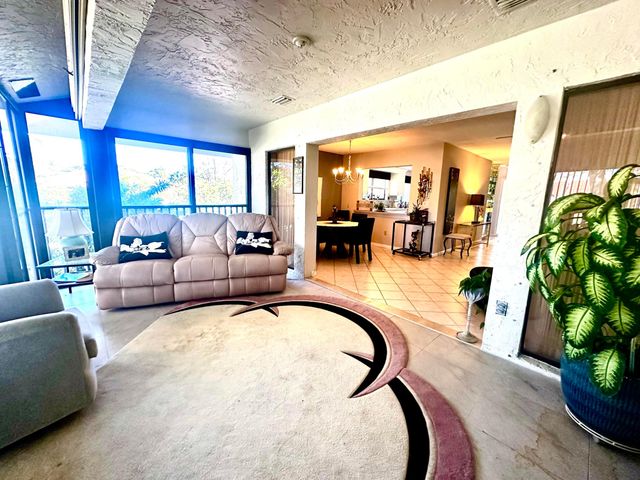 25 Pelican Pointe Drive 201, Delray Beach, FL 33483