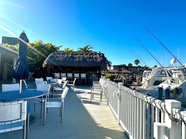 25 Pelican Pointe Drive 201, Delray Beach, FL 33483