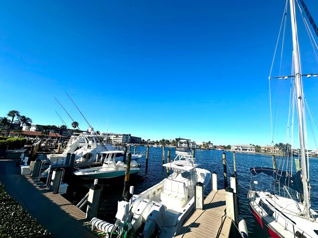 25 Pelican Pointe Drive 201, Delray Beach, FL 33483