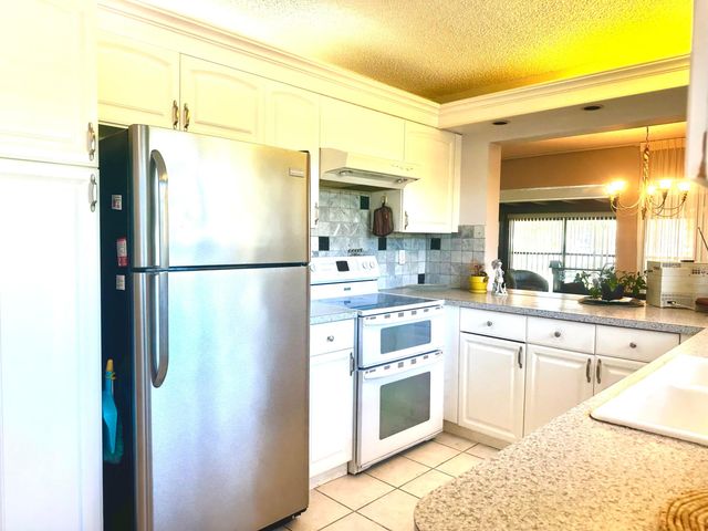 25 Pelican Pointe Drive 201, Delray Beach, FL 33483