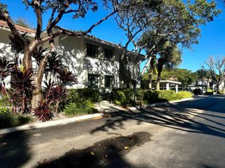 25 Pelican Pointe Drive 201, Delray Beach, FL 33483