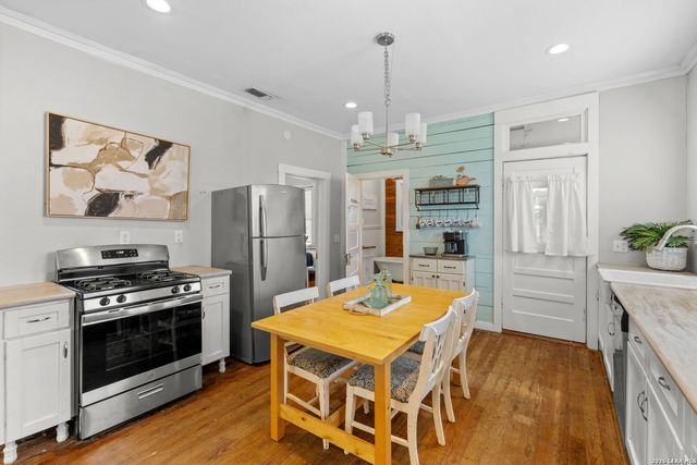 103 Saint Charles, San Antonio, TX 78202