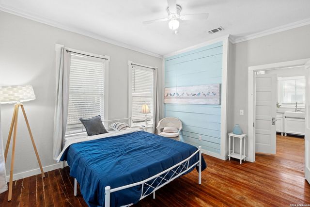 103 Saint Charles, San Antonio, TX 78202