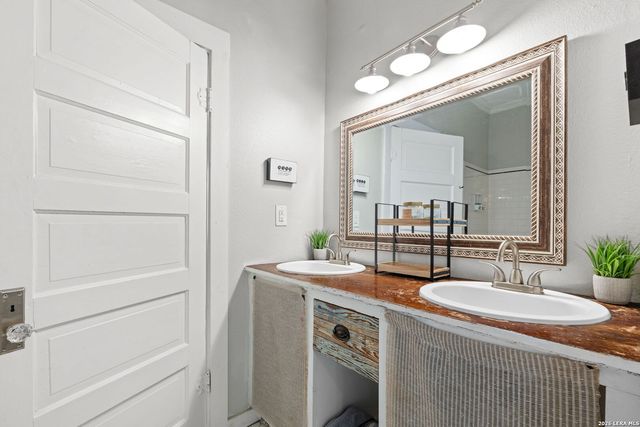 103 Saint Charles, San Antonio, TX 78202