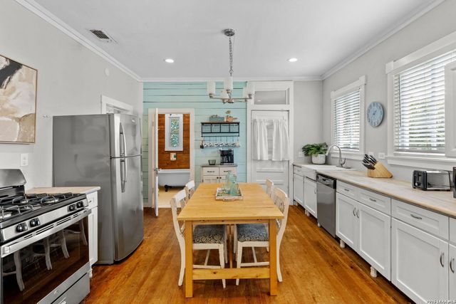 103 Saint Charles, San Antonio, TX 78202
