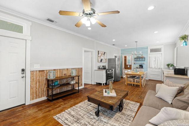 103 Saint Charles, San Antonio, TX 78202