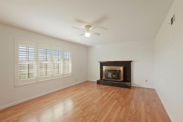 13393 E Jahant Rd, Acampo, CA 95220