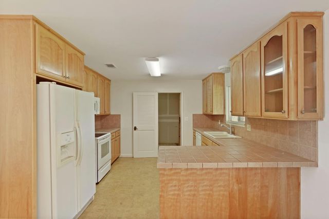 13393 E Jahant Rd, Acampo, CA 95220