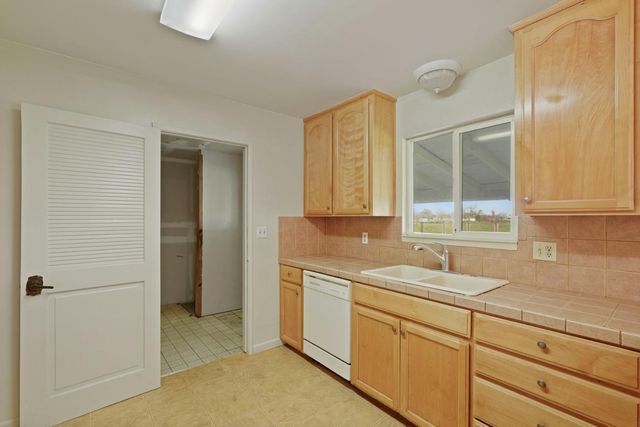 13393 E Jahant Rd, Acampo, CA 95220