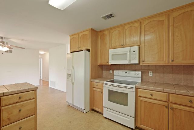 13393 E Jahant Rd, Acampo, CA 95220