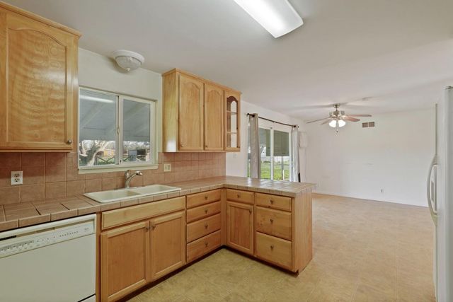 13393 E Jahant Rd, Acampo, CA 95220