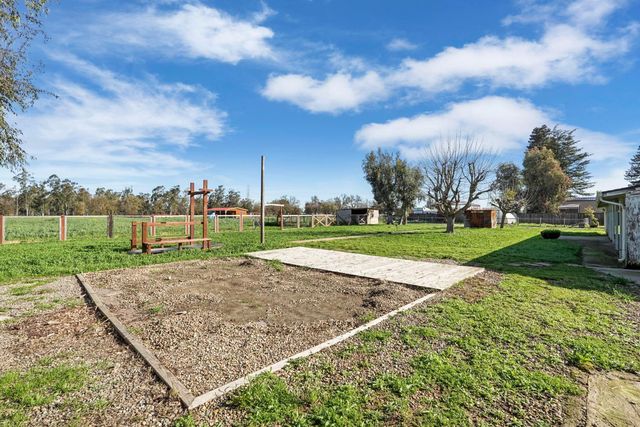 13393 E Jahant Rd, Acampo, CA 95220