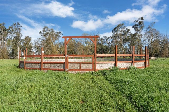 13393 E Jahant Rd, Acampo, CA 95220