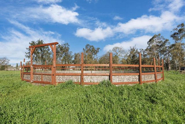 13393 E Jahant Rd, Acampo, CA 95220