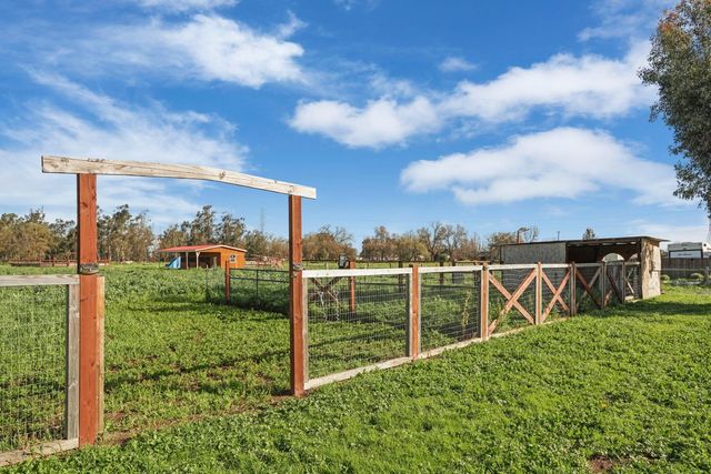 13393 E Jahant Rd, Acampo, CA 95220