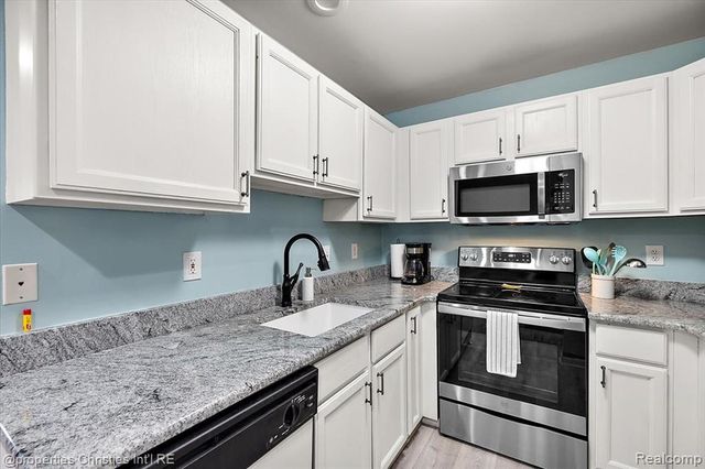 1510 Maryland Club Drive, Royal Oak, MI 48067