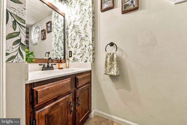 7 SWEETGUM CT, Marlton, NJ 08053