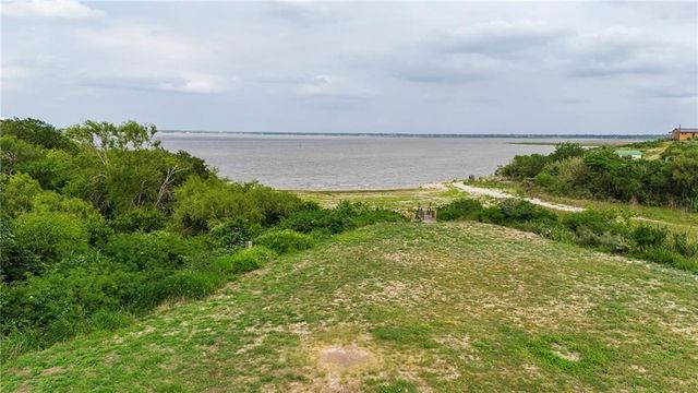 114 Ranger Dr, Sandia, TX 78383
