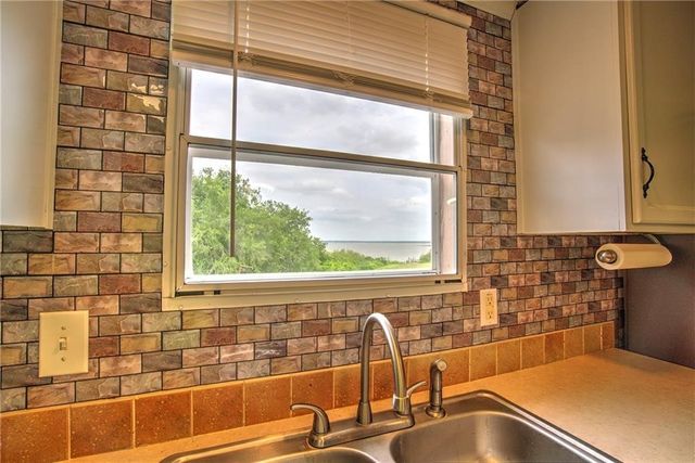 114 Ranger Dr, Sandia, TX 78383