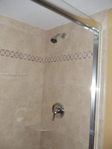 2020 NE 135th St 904, North Miami, FL 33181