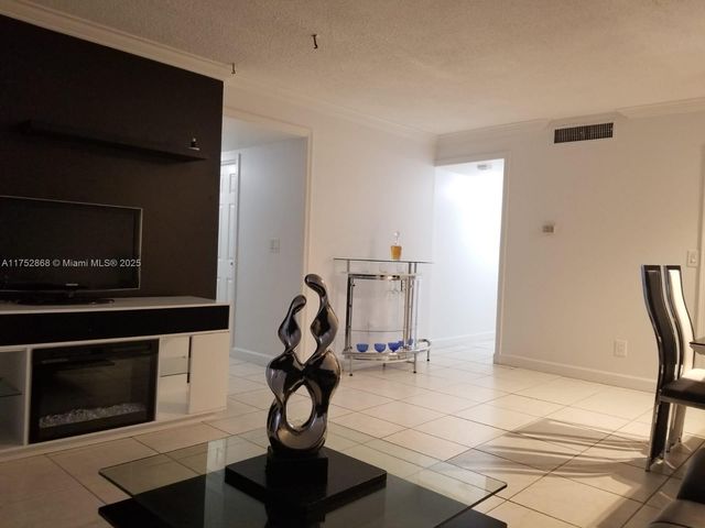 2020 NE 135th St 904, North Miami, FL 33181