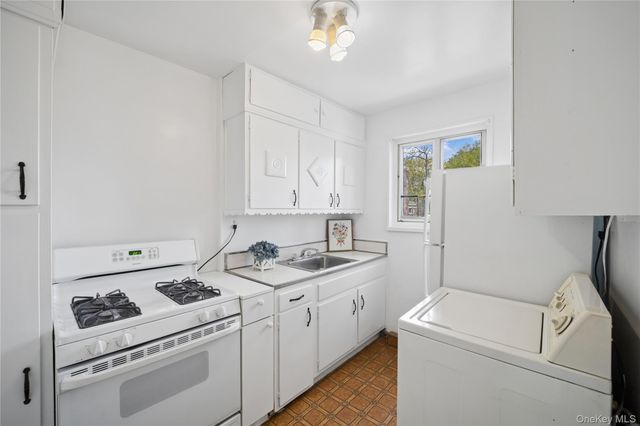220-04 Stronghurst Avenue Lower, Queens Village, NY 11427