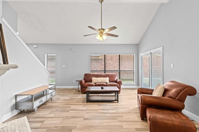 2910 Menlo Park Lane, Carrollton, TX 75007