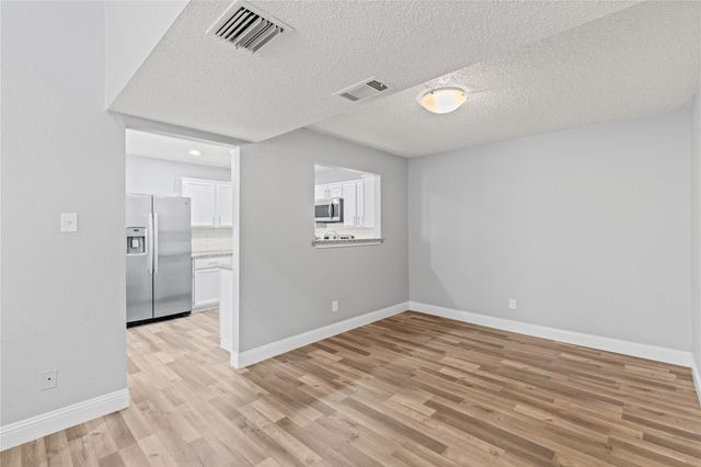 2910 Menlo Park Lane, Carrollton, TX 75007