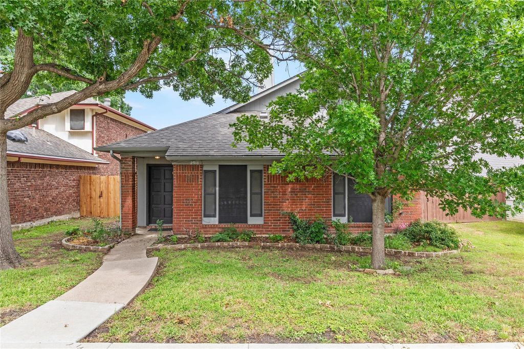 2910 Menlo Park Lane, Carrollton, TX 75007
