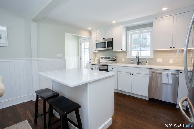 72 Dyer Avenue, Canton, CT 06019