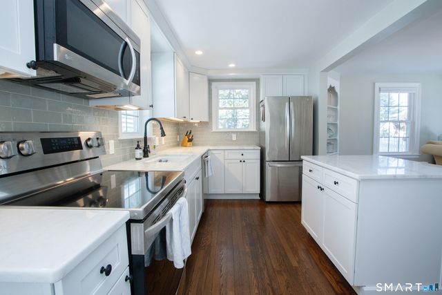 72 Dyer Avenue, Canton, CT 06019