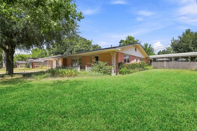 10402 Shadow Wood Drive, Houston, TX 77043
