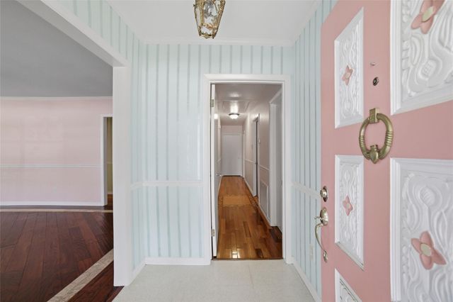 10402 Shadow Wood Drive, Houston, TX 77043