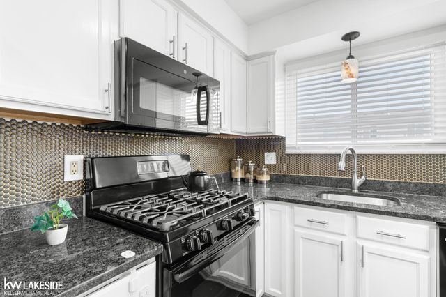 28372 Universal Drive, Warren, MI 48092