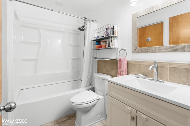 28372 Universal Drive, Warren, MI 48092