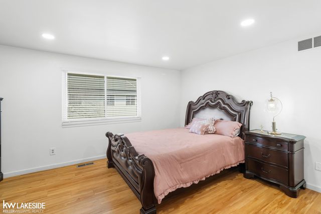 28372 Universal Drive, Warren, MI 48092