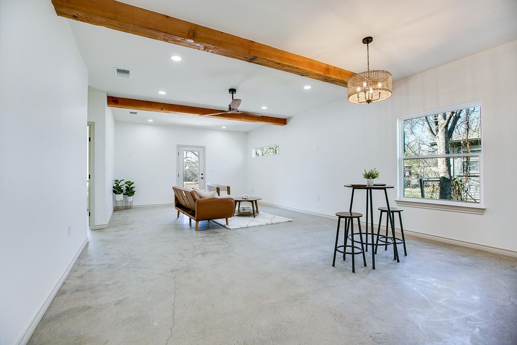 Image 10 of property listing at 1405 Kenwood Drive, San Angelo, TX 76903