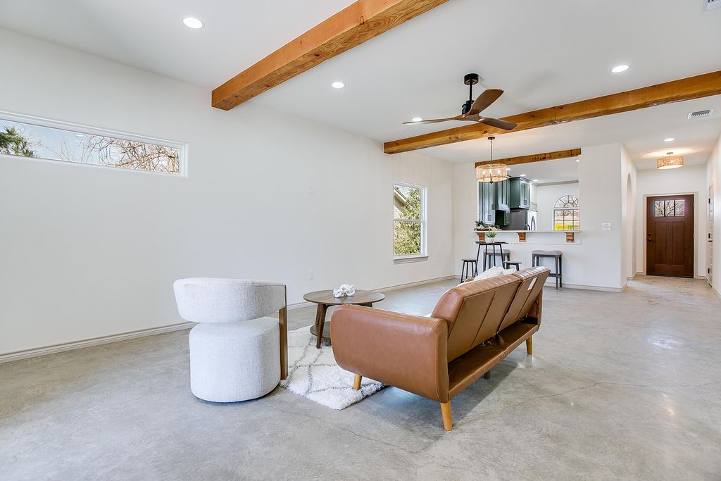 Image 13 of property listing at 1405 Kenwood Drive, San Angelo, TX 76903