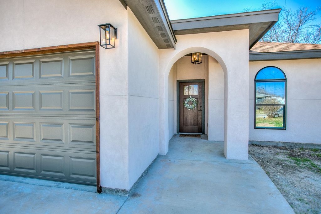 Image 4 of property listing at 1405 Kenwood Drive, San Angelo, TX 76903