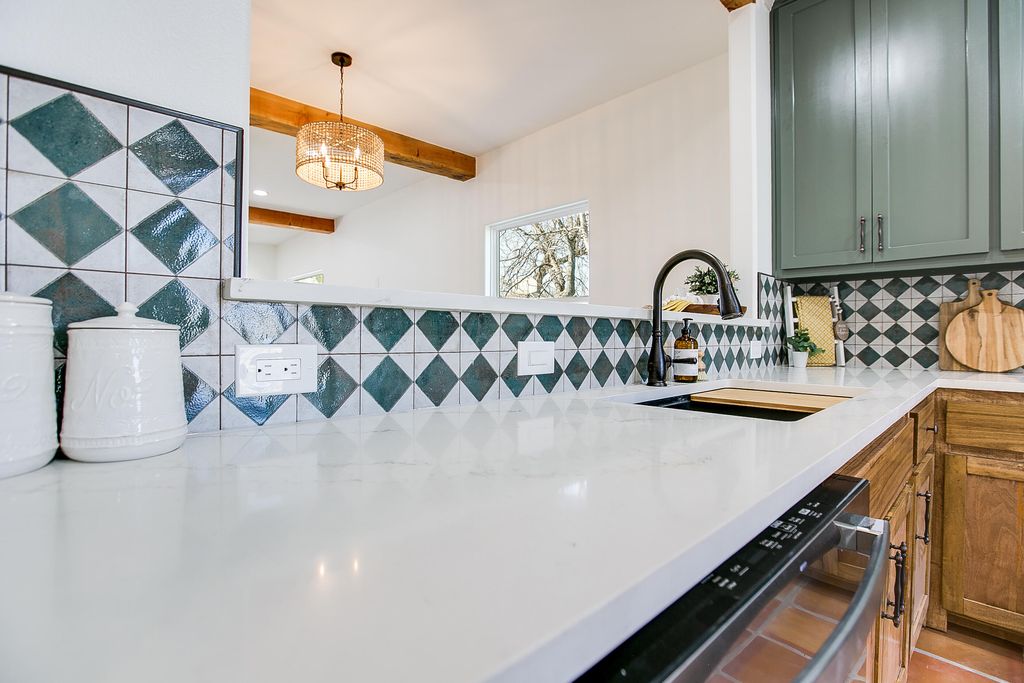 Image 9 of property listing at 1405 Kenwood Drive, San Angelo, TX 76903