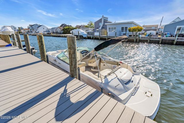 20 Lagoon Drive W, Toms River, NJ 08753