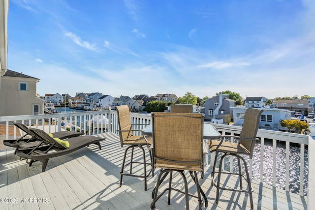 20 Lagoon Drive W, Toms River, NJ 08753