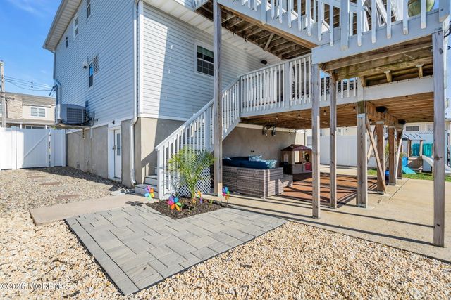 20 Lagoon Drive W, Toms River, NJ 08753