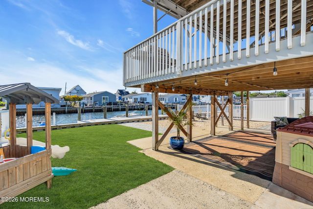 20 Lagoon Drive W, Toms River, NJ 08753