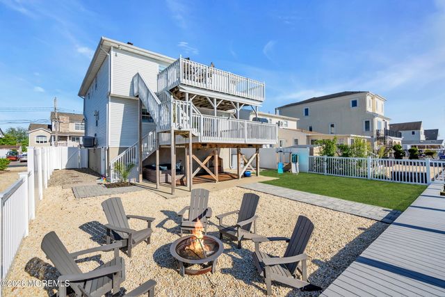 20 Lagoon Drive W, Toms River, NJ 08753