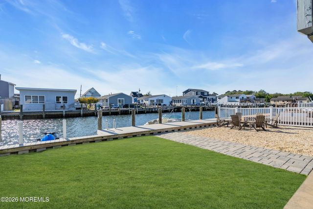 20 Lagoon Drive W, Toms River, NJ 08753