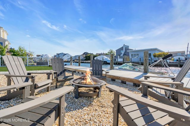 20 Lagoon Drive W, Toms River, NJ 08753
