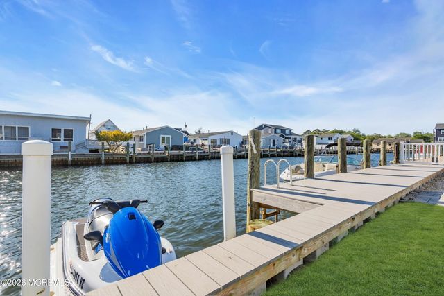 20 Lagoon Drive W, Toms River, NJ 08753
