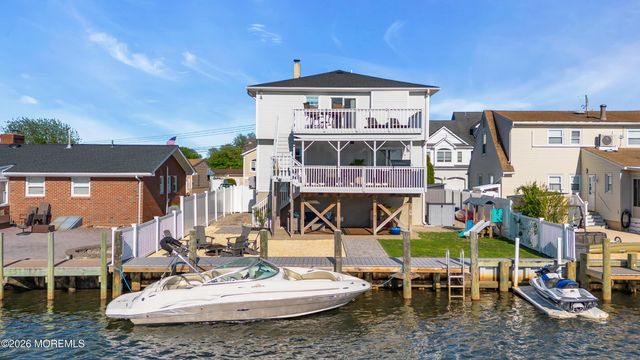 20 Lagoon Drive W, Toms River, NJ 08753