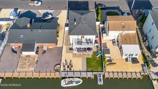 20 Lagoon Drive W, Toms River, NJ 08753